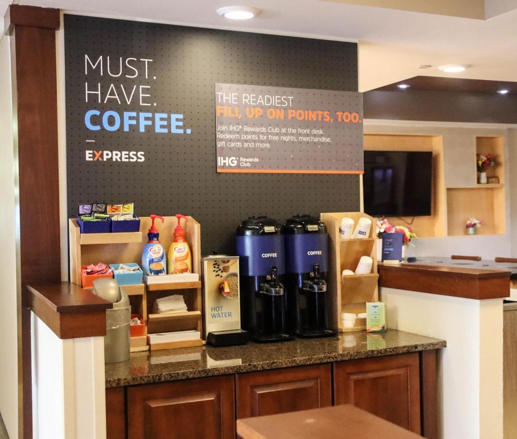 Holiday Inn Express Cedar Rapids - Collins Road By Ihg Extérieur photo