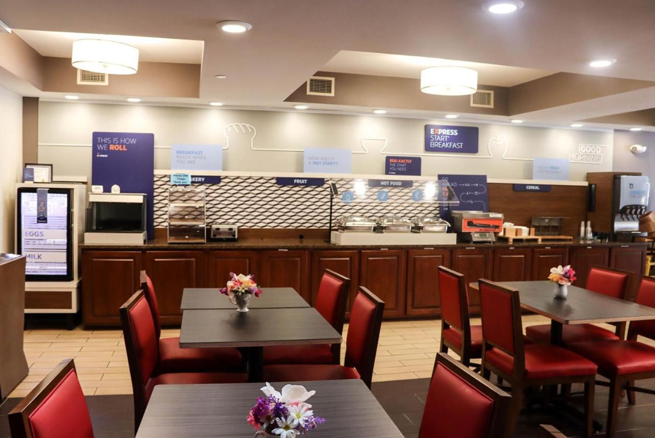 Holiday Inn Express Cedar Rapids - Collins Road By Ihg Extérieur photo