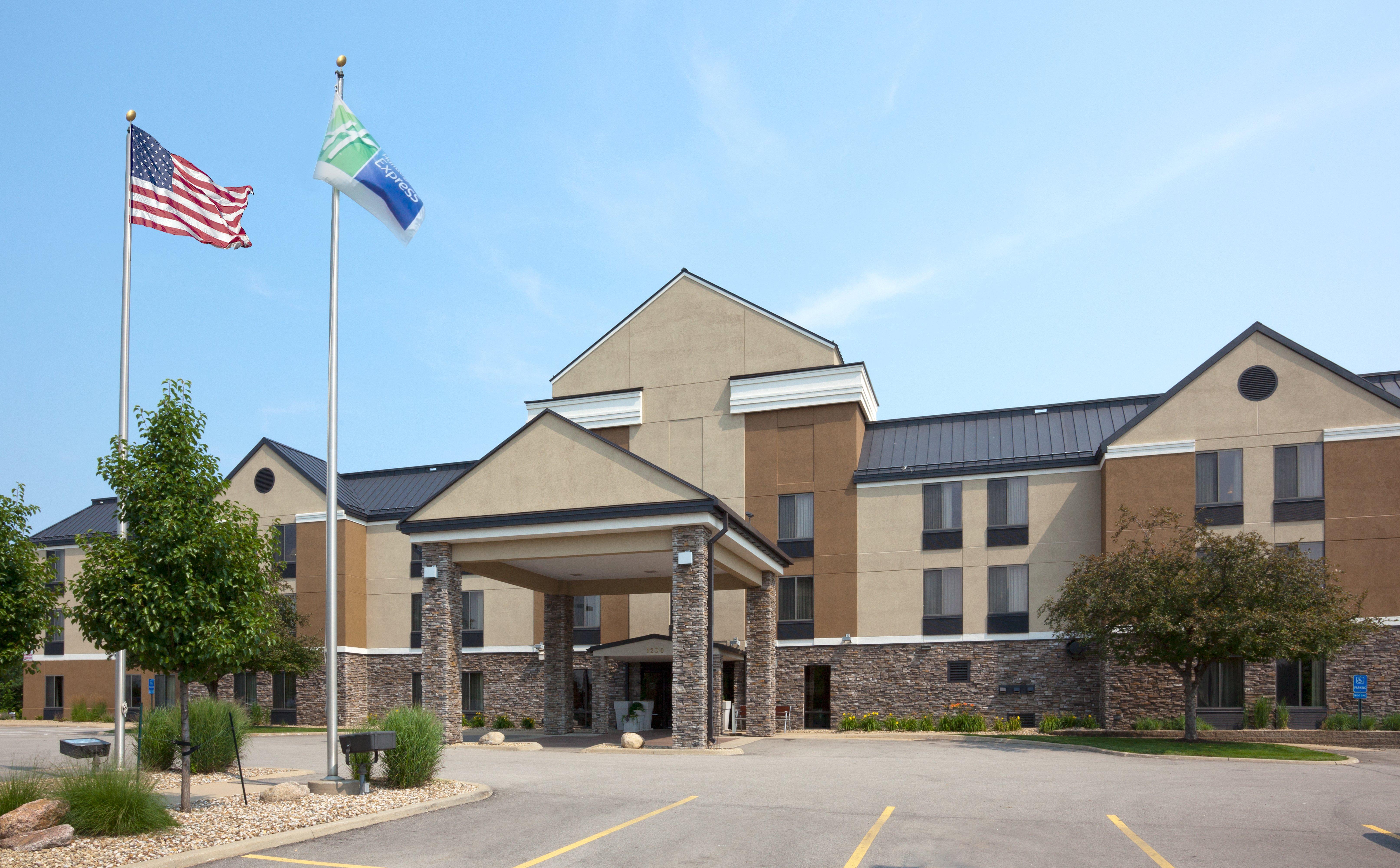 Holiday Inn Express Cedar Rapids - Collins Road By Ihg Extérieur photo